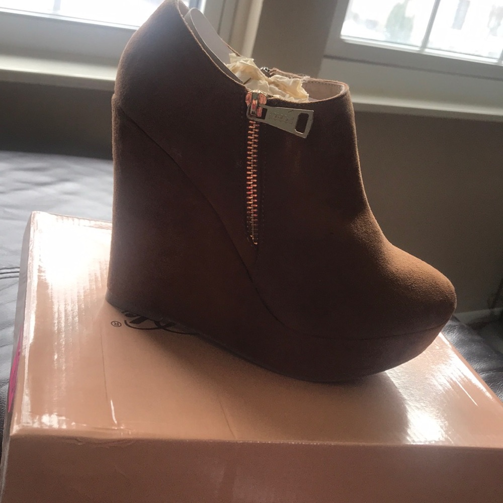 Suede camel booties